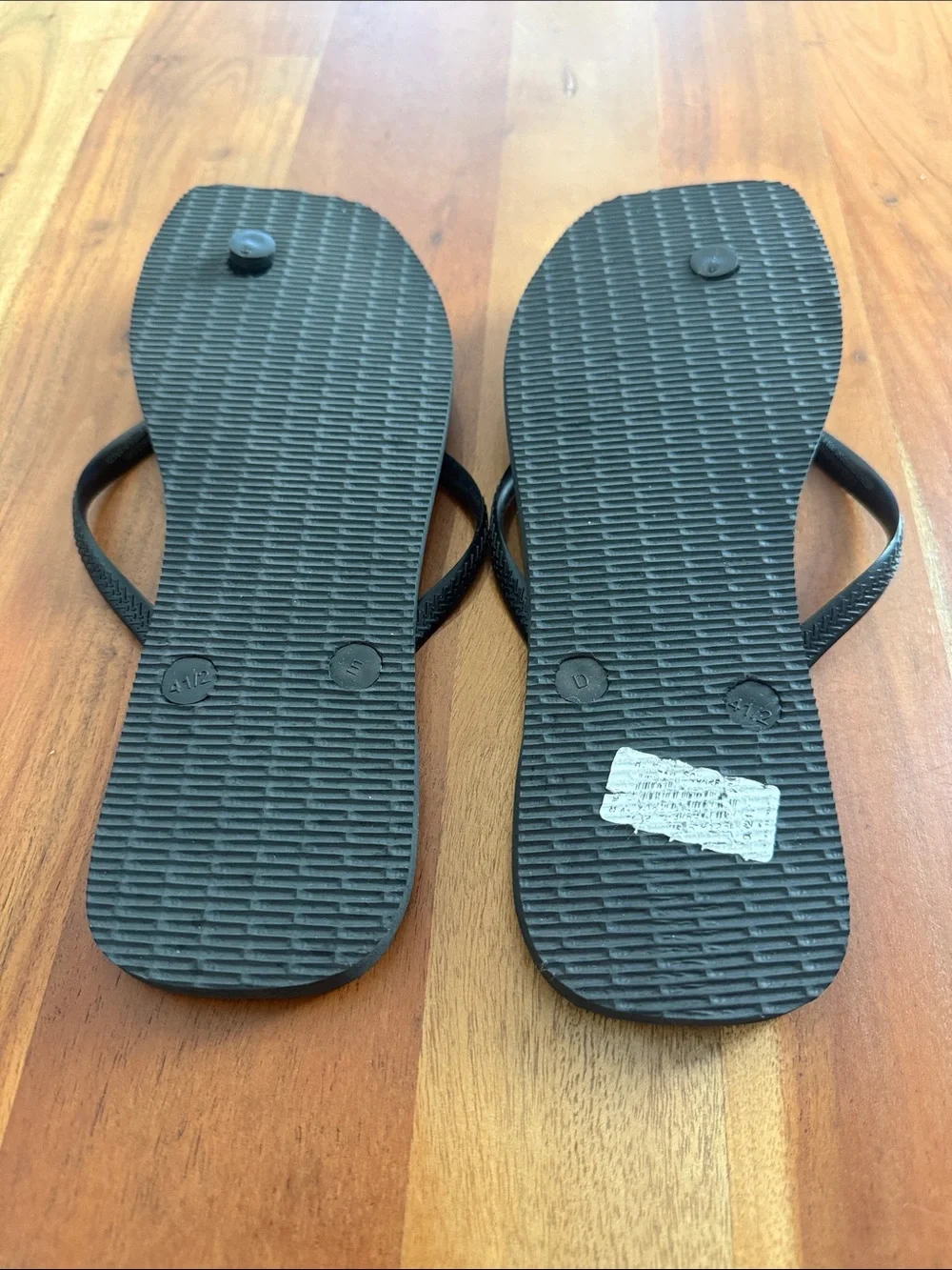 Havaianas Classic Slim Flip Flops in Black Size 41-42